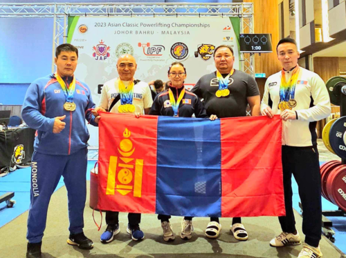 Хүчний гурван төрөлтийн Азийн аваргаас манай тамирчид медаль хүртлээ